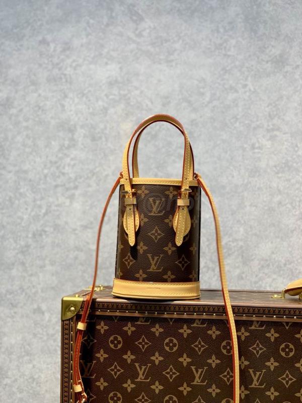 LV Handbags 712